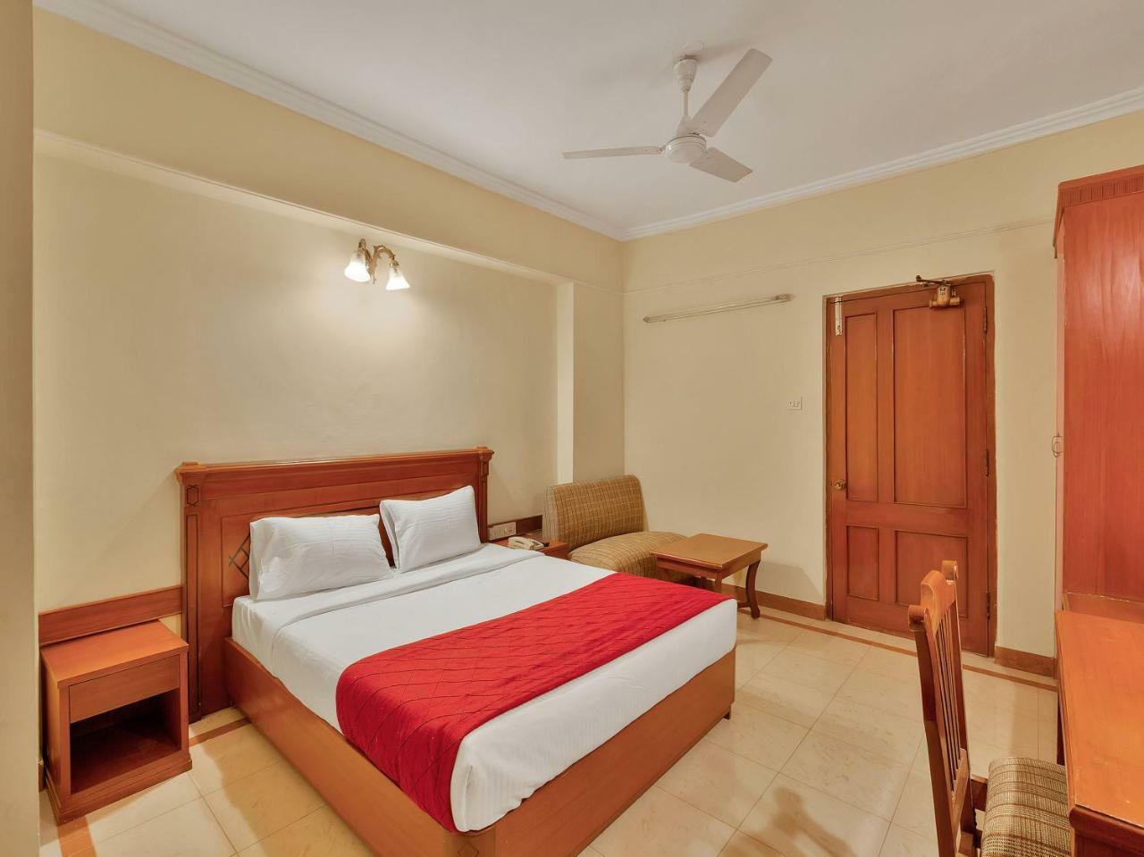 העיר בנגלור Oyo 10534 Hotel Kanishka מראה חיצוני תמונה