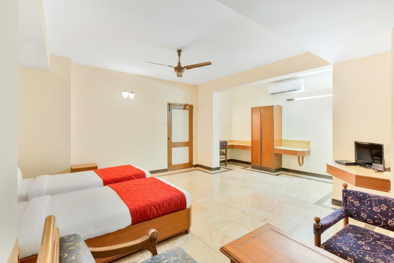 העיר בנגלור Oyo 10534 Hotel Kanishka מראה חיצוני תמונה